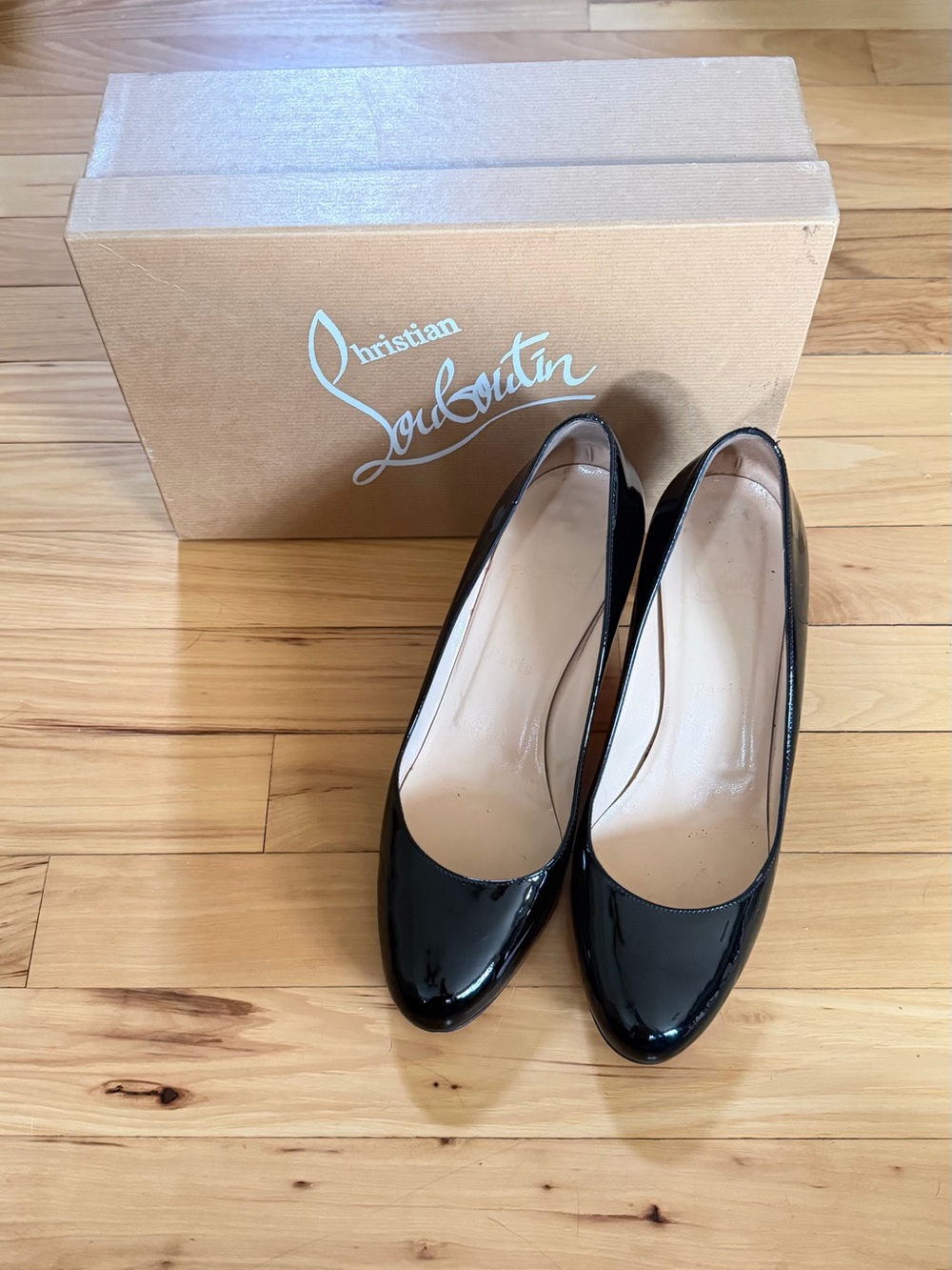 Christian Louboutin Black Patent Leather Mid-Heel Pumps with Red Sole - Picture 2 of 5